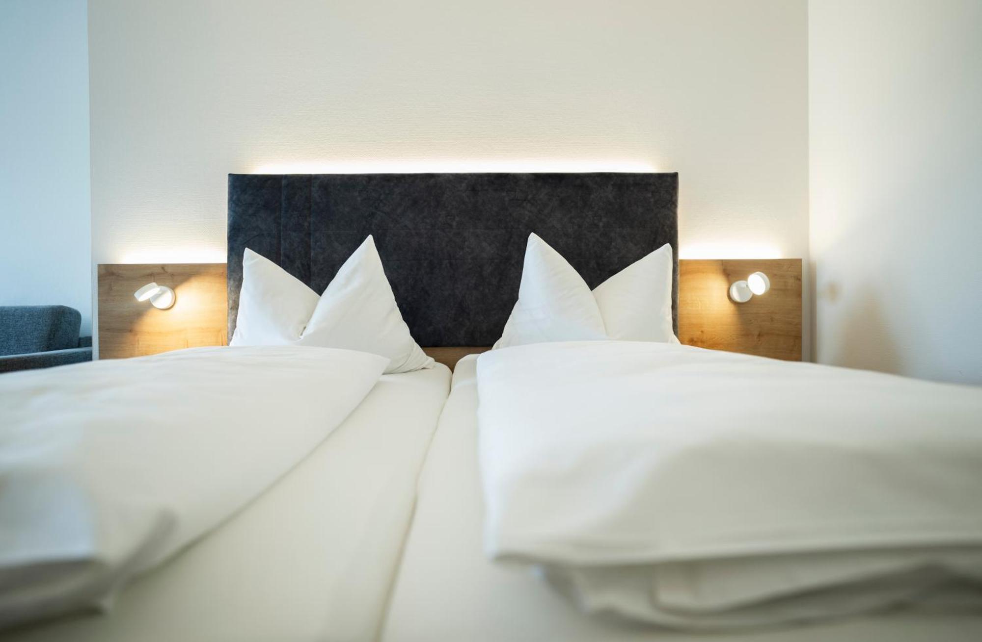 Hotel-Gasthof Rose Oberkirch  Exterior photo